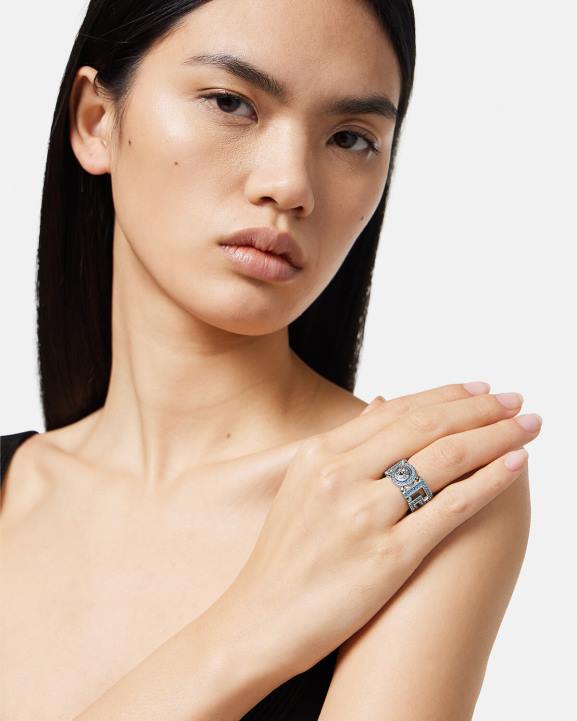 gaiši zils un metālisks Piederumi Versace 806B723 sievietes kristāla medūzas greca gredzens