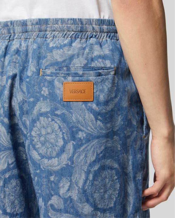 zils un apdrukāts apģērbs Versace 806B1449 vīriešiem baroka silueta džinsa šorti