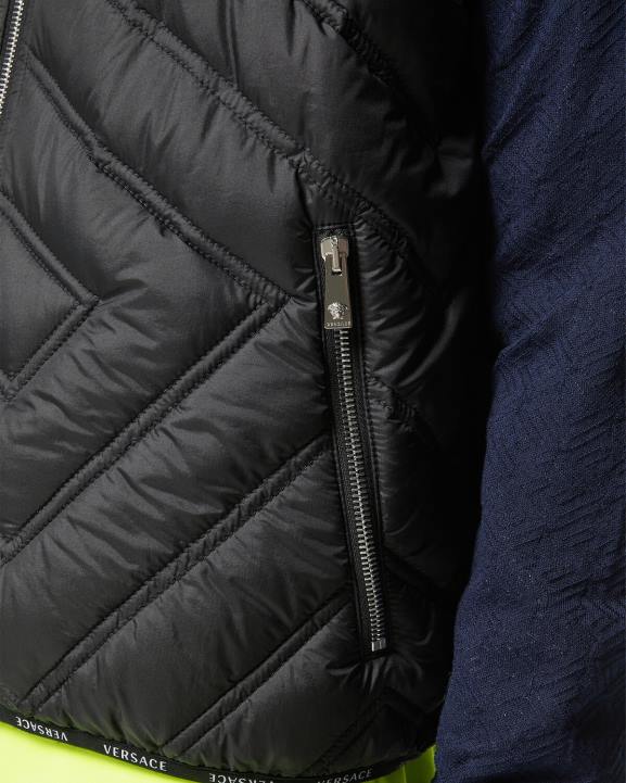 melns apģērbs Versace 806B1247 vīriešiem la greca puffer veste