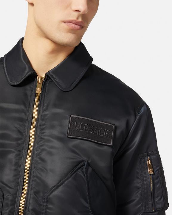 melns apģērbs Versace 806B1250 vīriešiem logo patch bomber jaka